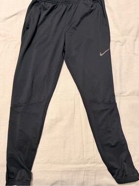 Nike Black Kids' Jogger Sweatpants with Reflective Swoosh